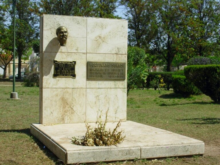 Monumento al Fundador (Plaza San Martín)